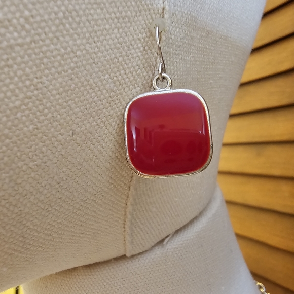 Red and silver-toned costume jewelry necklace and matching earrings - Picture 5 of 8